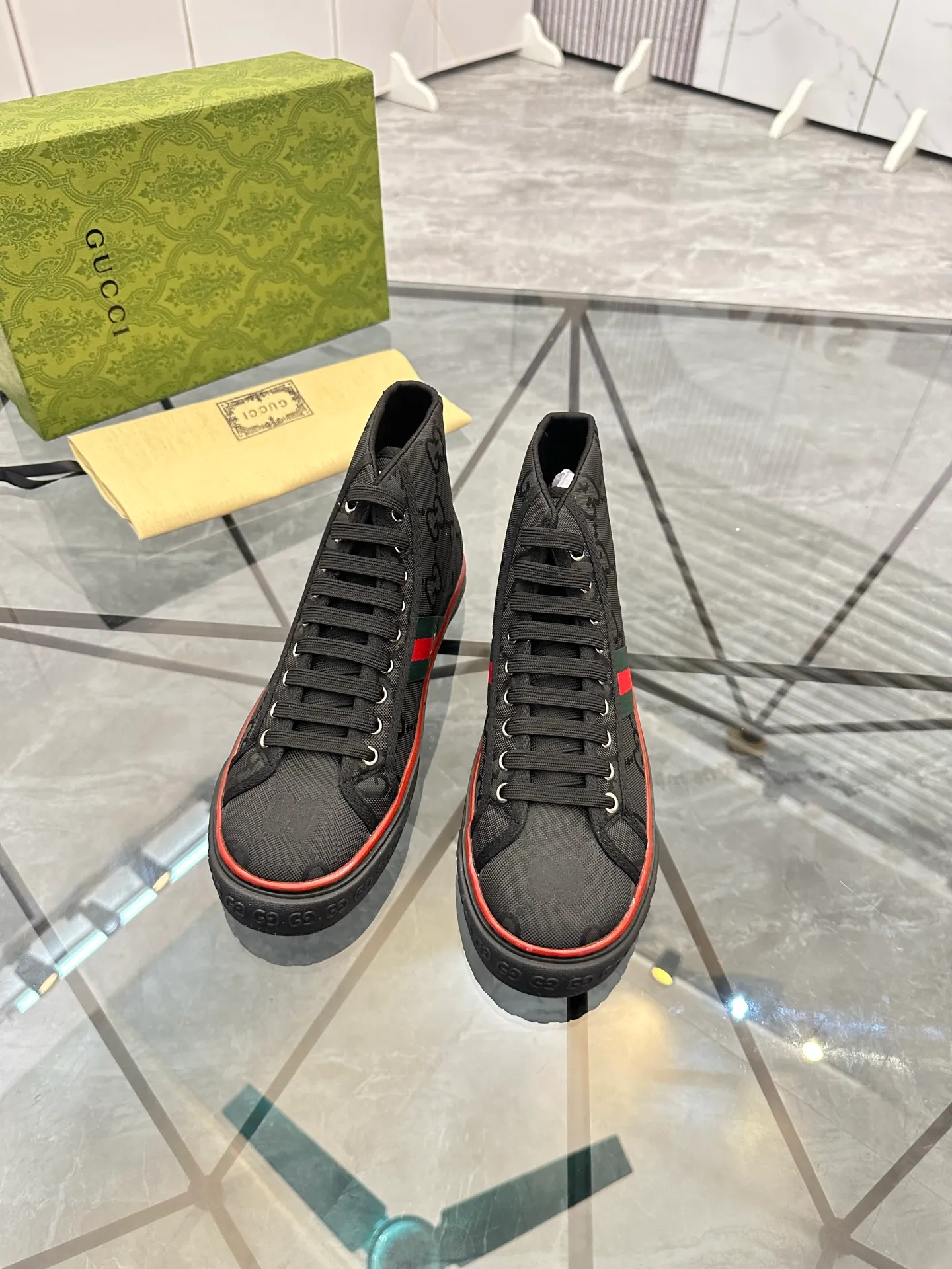 Men's shoes: 💰P420¥ Product trademark: Gucci* "Gucci*" high-top casual shoes Regular size: 38-44 (can be customized to 45.46.) Product materials: Original material from the upper counter, breathable lining, original outsole. Number: 661